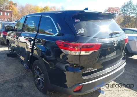 2018 Toyota Highlander Le Plus z USA, uszkodzony, nr VIN 5TDBZRFH7JS497059